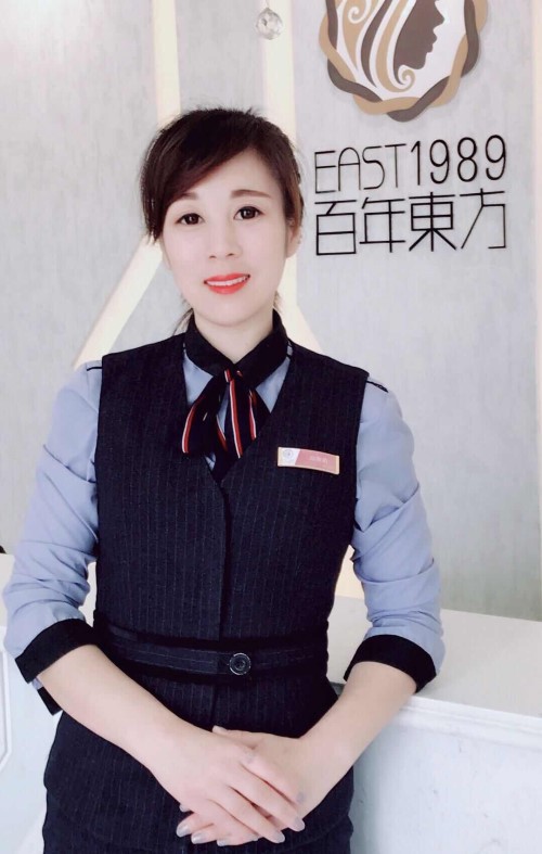  青花美甲怎么做？保定東方技工學(xué)校教你巧做美甲！
