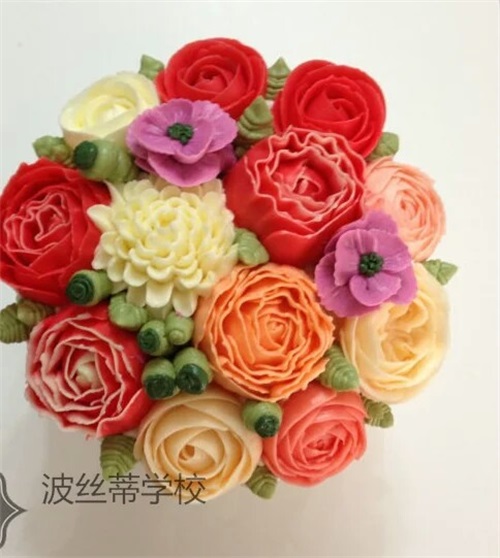煙臺(tái)波斯蒂糕點(diǎn)培訓(xùn)學(xué)校韓式裱花班開(kāi)班啦！趕快來(lái)圍觀！