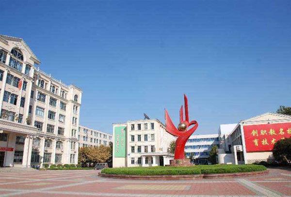 青島中魯中等專業(yè)學(xué)校校址在哪兒？如何報(bào)名？