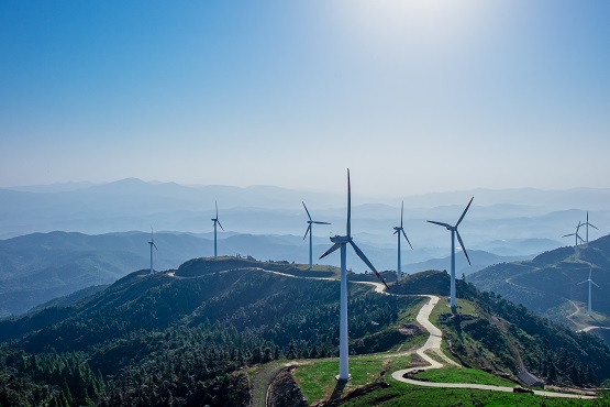 攝圖網(wǎng)_501284086_山頂風力發(fā)電廠（企業(yè)商用）