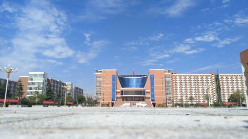 鄭州學(xué)習(xí)軌道交通專業(yè)推薦哪所學(xué)校？
