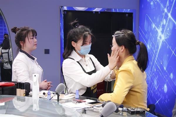 鄭州經(jīng)濟(jì)貿(mào)易學(xué)校有形象設(shè)計(jì)專(zhuān)業(yè)嗎？