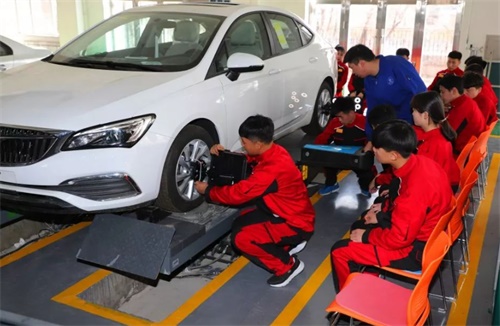 洛陽學(xué)習(xí)汽修專業(yè)推薦哪所學(xué)校？