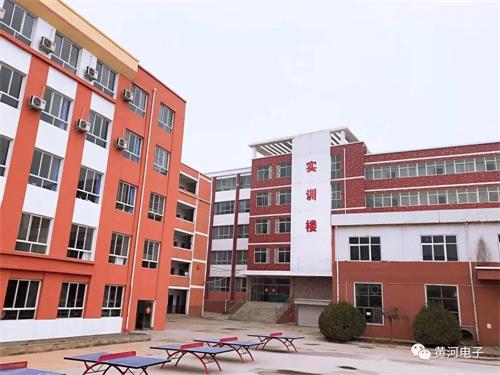 洛陽(yáng)哪所學(xué)校適合學(xué)習(xí)美容美發(fā)？