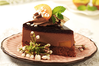 想學(xué)蛋糕制作嗎？煙臺糕點培訓(xùn)學(xué)校滿足你！