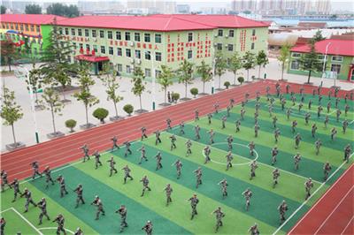 在臨沂想學(xué)機(jī)電專業(yè)去哪兒里？   